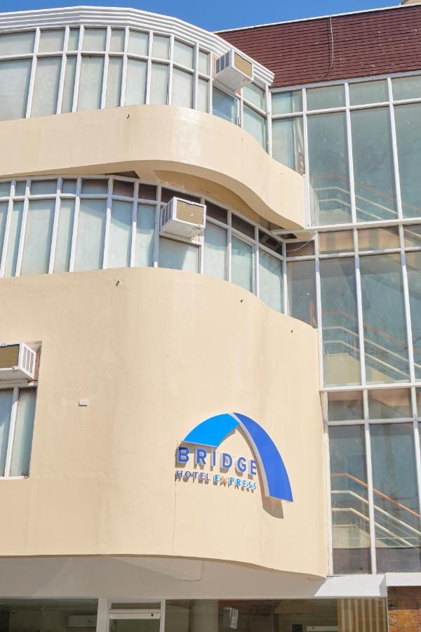 Bridge Hotel Express 카가얀드오로 외부 사진